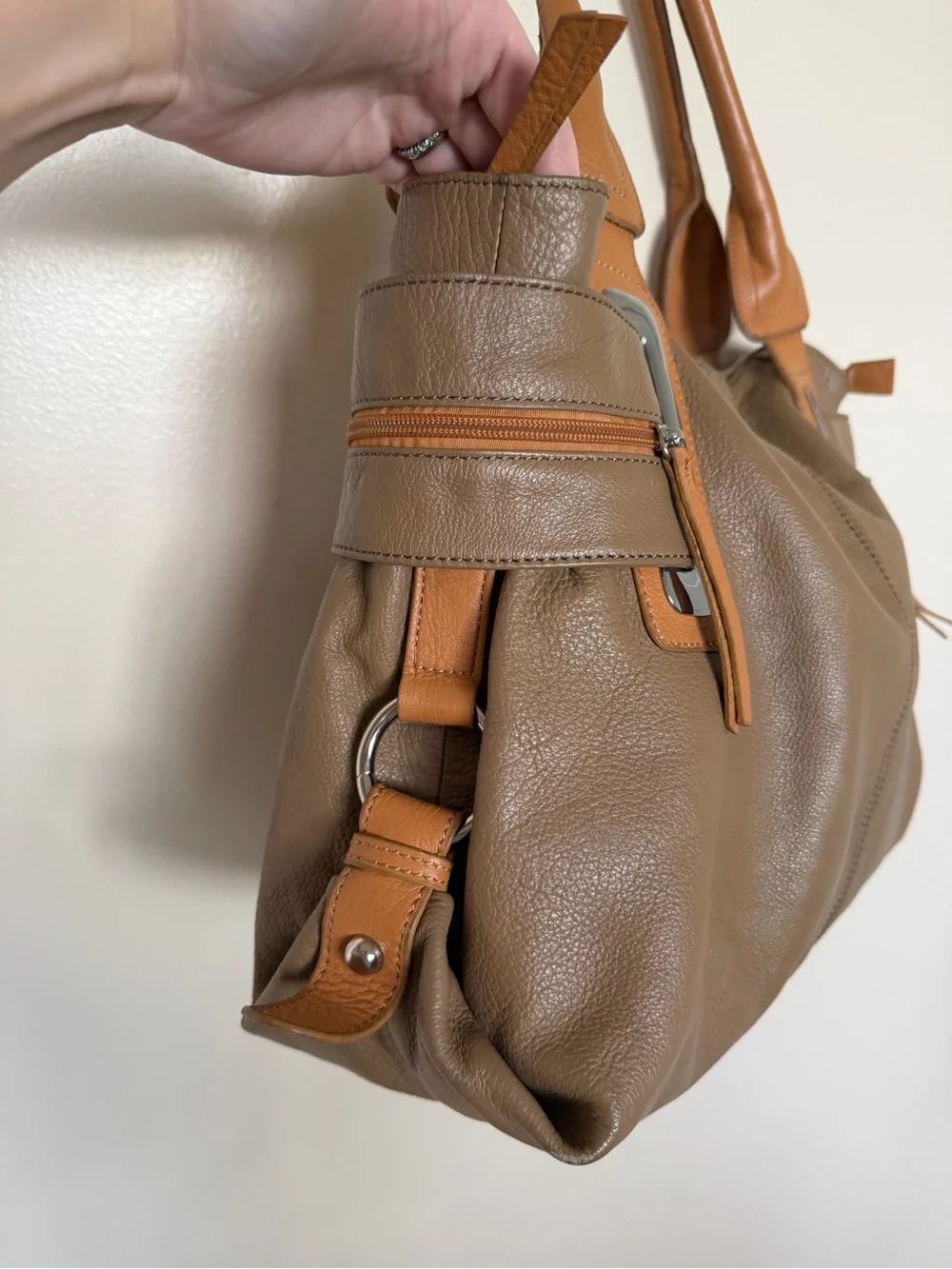 VERA PELLE ITALY Tan & Taupe Italian Leather Shoulder Bag